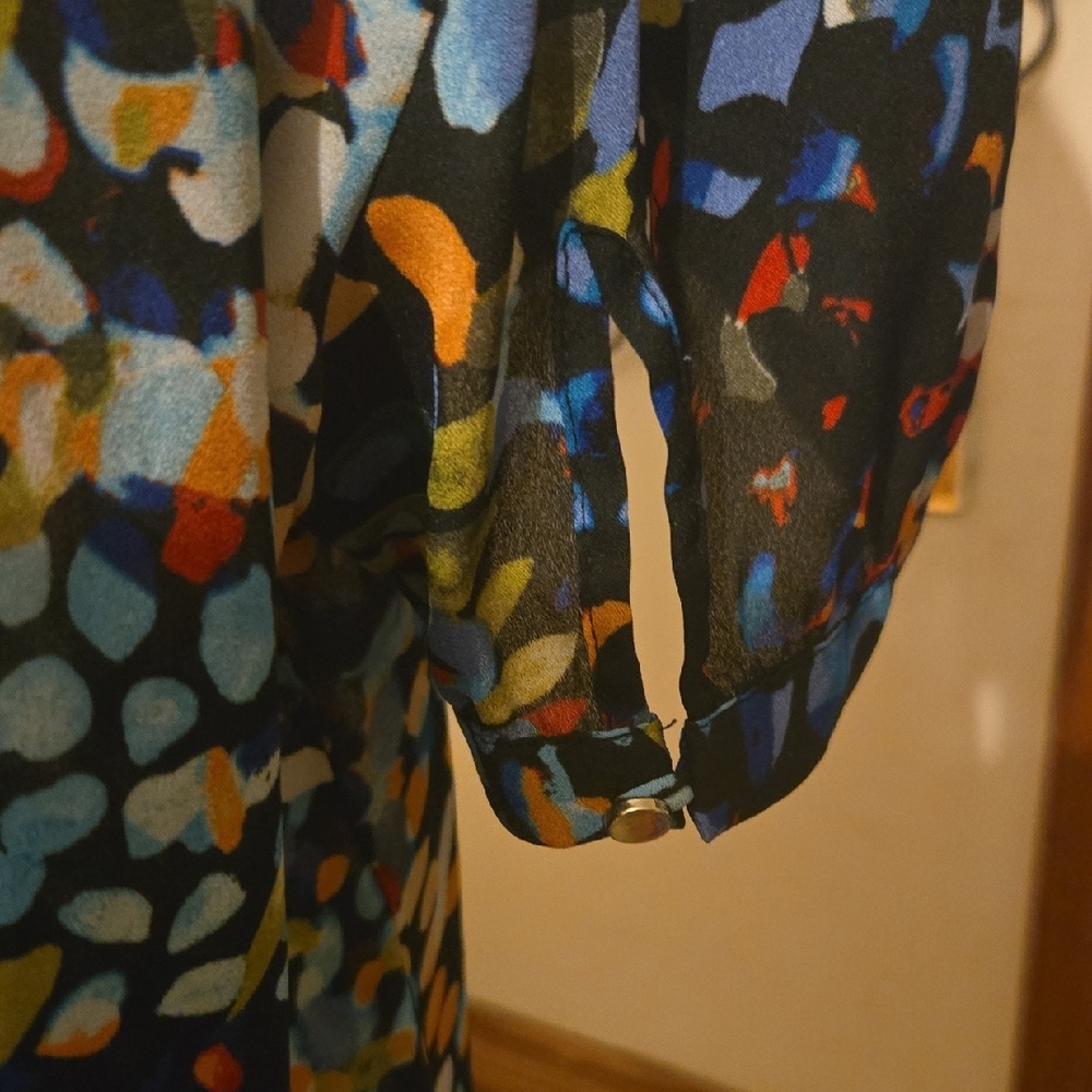 Multicolor Abstract Print Women's Top - Picture 7 of 10